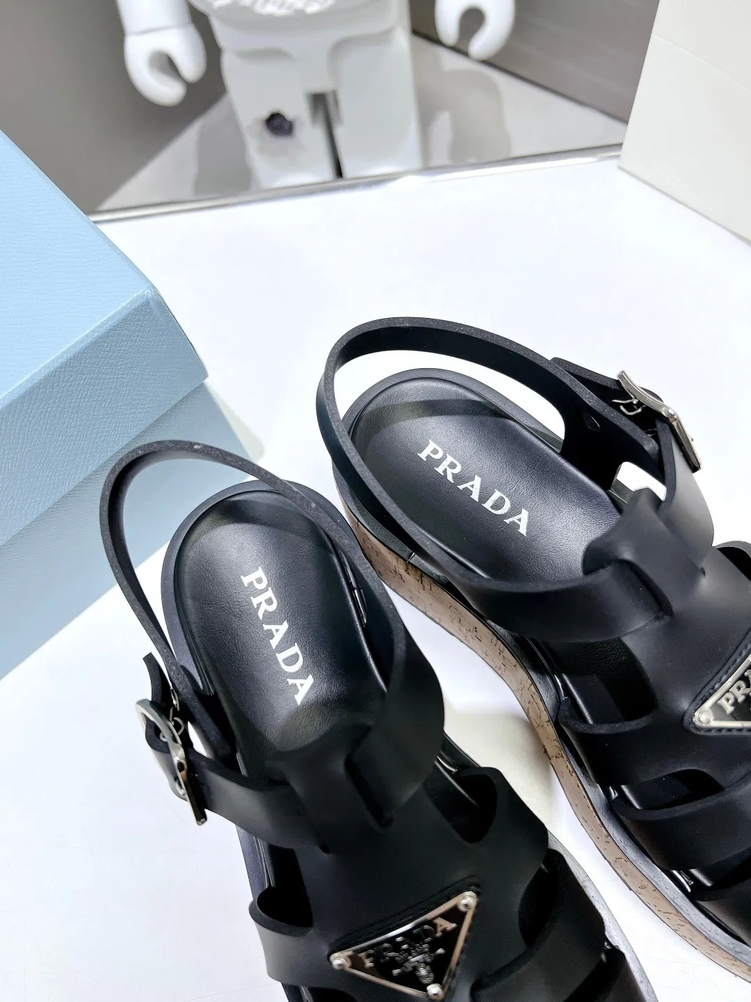 👟👟Ex-factory price 500👟👟 Super popular prada 2023 latest spring and summer zigzag Roman braided thick-soled rubber sandals E64. Retro, fashionable and avant-garde gears with 55mm thick soles and rubber uppers make the whole pair of shoes light and comfortable. Bright colors provide a variety of choices for fashionable people with different styles! The iconic metal triangle logo is paired with the shape of ancient beach sandals. Every design element is fashionable! Code number 35-40